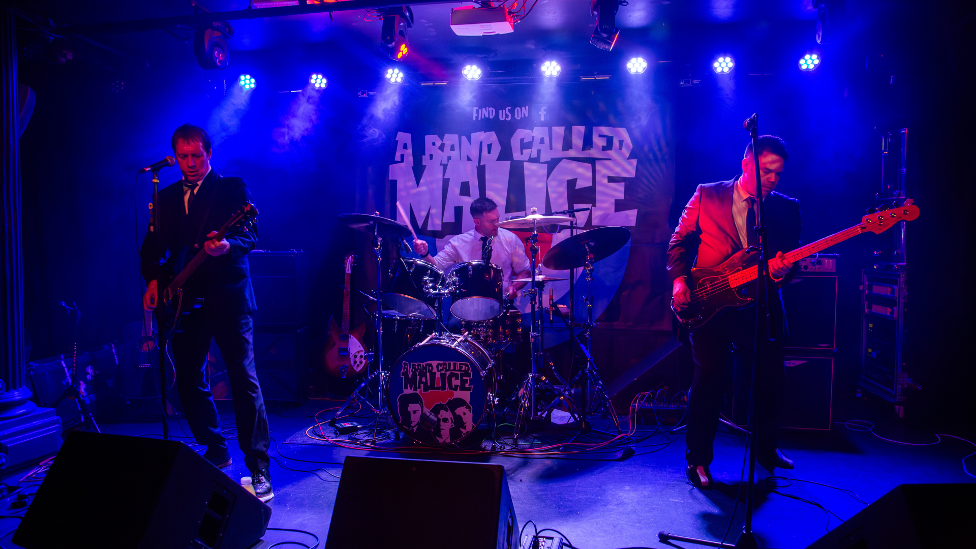 A Band Called Malice - Live